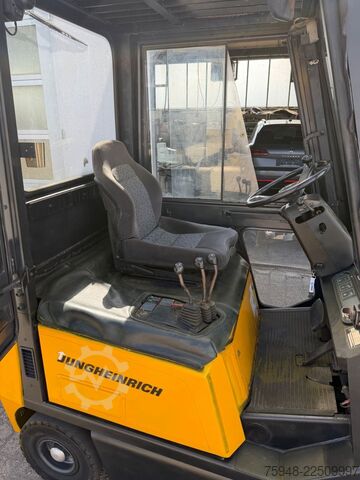 Frontstapler JUNGHEINRICH DFG 160-379 ZT Diesel 4-Zylinder
