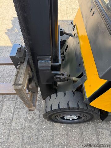 Frontstapler JUNGHEINRICH DFG 160-379 ZT Diesel 4-Zylinder