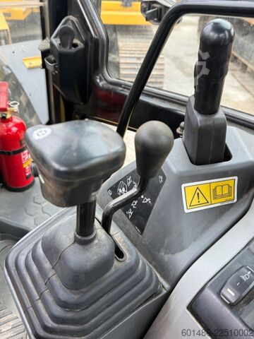 Backhoe loader CATERPILLAR 434 Baujahr 2022 2700 Stunden