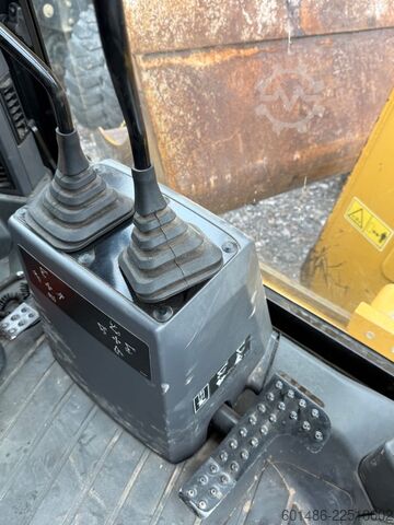 Backhoe loader CATERPILLAR 434 Baujahr 2022 2700 Stunden