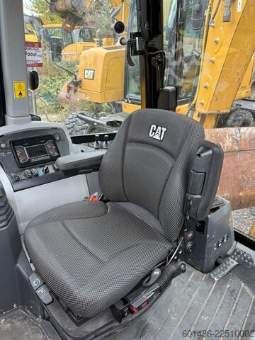 Backhoe loader CATERPILLAR 434 Baujahr 2022 2700 Stunden