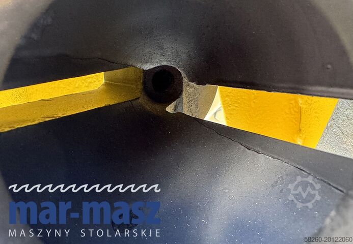 Saw for longitudinal cutting of palisades