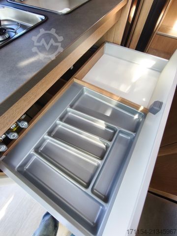 Teilintegriertes Wohnmobil HOBBY Hobby C 680 GE Journey Automatik / Rahmenfens