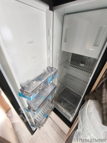 Teilintegriertes Wohnmobil HOBBY C 680 GE Journey Automatik / Rahmenfensster,ACC