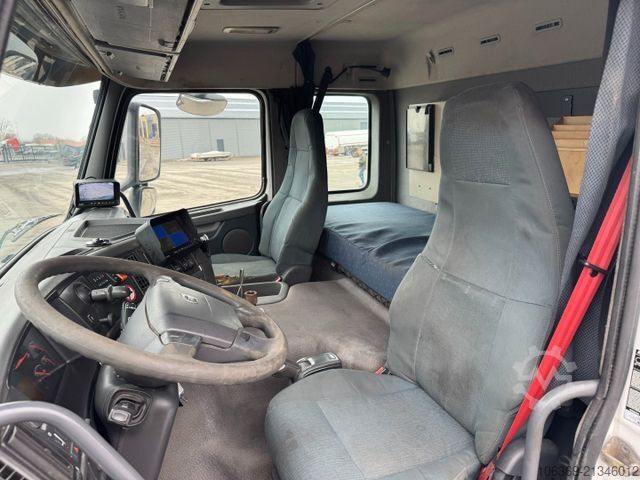 LKW mit Tankaufbau VOLVO FM 460 8x2*6 24.125 l. ADR Tanktruck