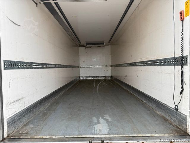 Kühlkoffer-LKW SCANIA P250 4x2 Carrier Supra 950 mt. 8,7 m Box