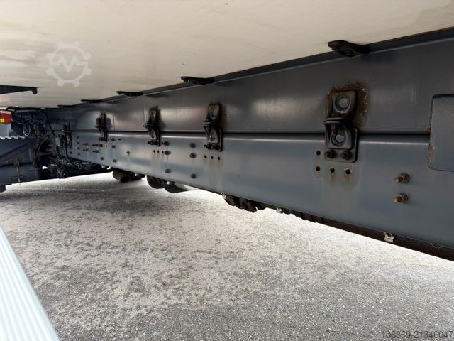 Kühlkoffer-LKW SCANIA P250 4x2 Carrier Supra 950 mt. 8,7 m Box