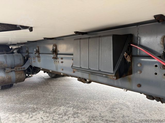 Kühlkoffer-LKW SCANIA P250 4x2 Carrier Supra 950 mt. 8,7 m Box