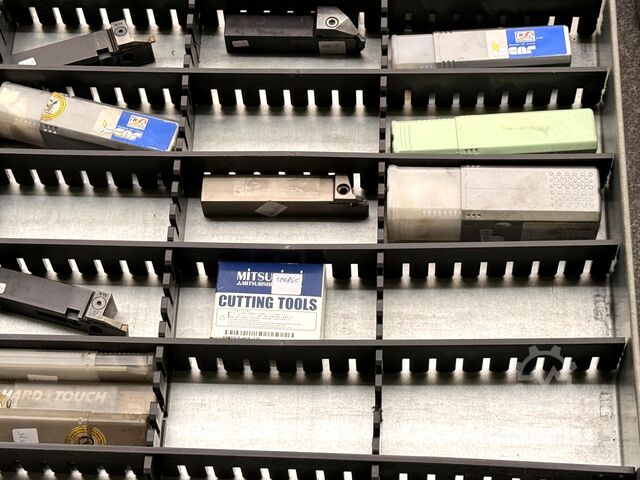 Lot of turning tools nan nan