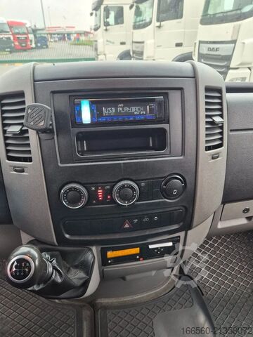 Box truck Mercedes-Benz SPRINTER 516 CDI