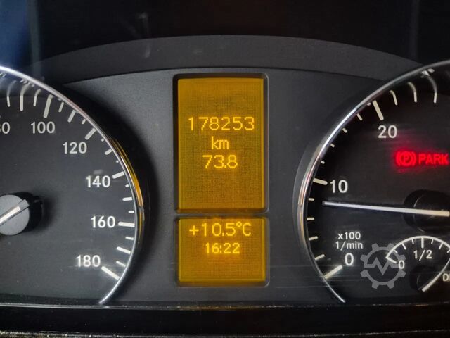 Box truck Mercedes-Benz SPRINTER 516 CDI