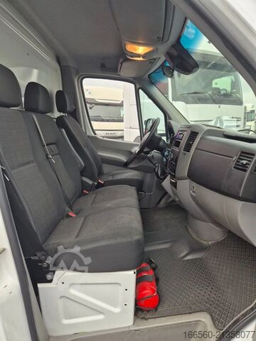 Box truck Mercedes-Benz SPRINTER 516 CDI