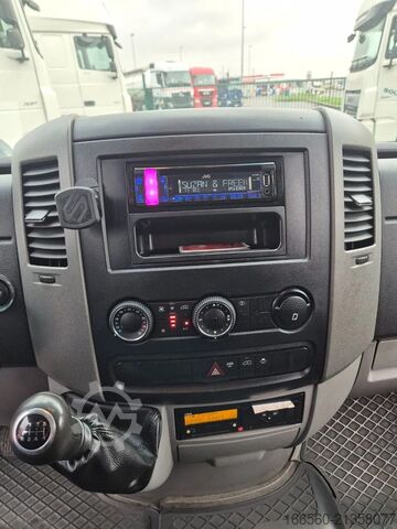 Box truck Mercedes-Benz SPRINTER 516 CDI