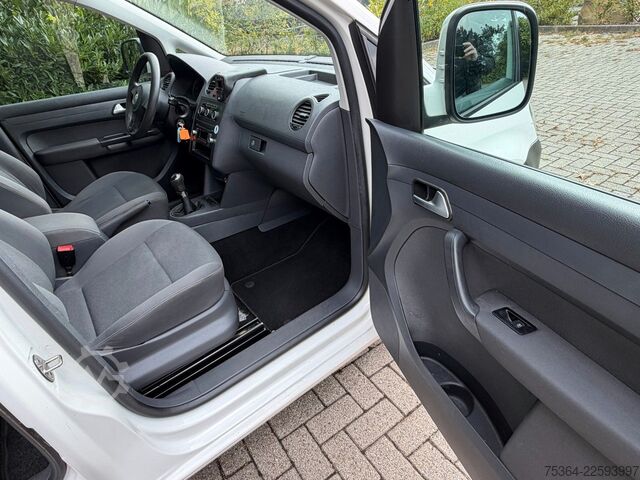 Kleinbus VW Caddy Maxi 1.6 Tdi 5 Sitze Rollstuhlrampe Klima