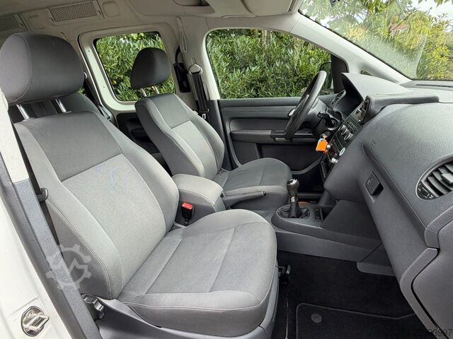 Kleinbus VW Caddy Maxi 1.6 Tdi 5 Sitze Rollstuhlrampe Klima