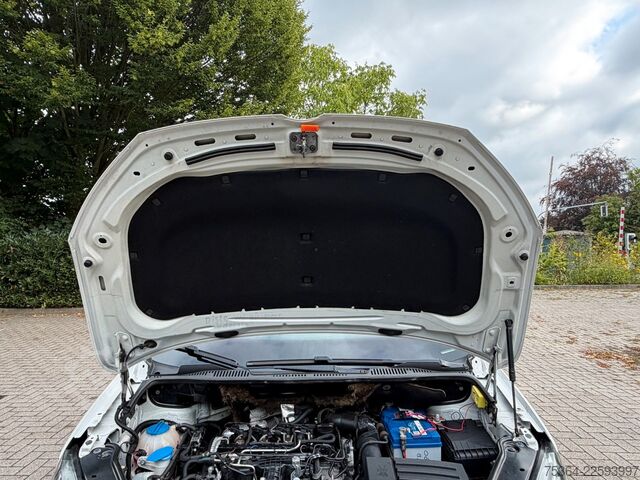 Kleinbus VW Caddy Maxi 1.6 Tdi 5 Sitze Rollstuhlrampe Klima