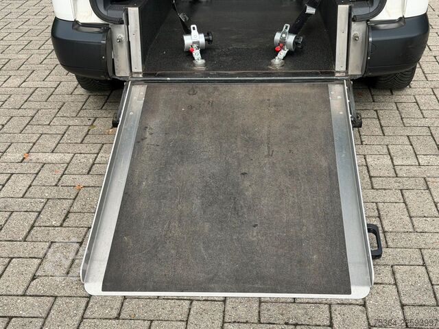 Kleinbus VW Caddy Maxi 1.6 Tdi 5 Sitze Rollstuhlrampe Klima