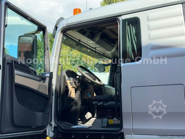 Kipper LKW MAN TGX 33.500 6x4 Kipper Kran PK19.001 Funk Greifer