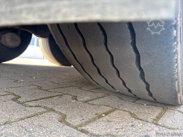 Walking floor semitrailer KRAKER CF 200  92 cbm