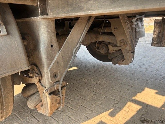 Walking floor semitrailer KRAKER CF 200  92 cbm