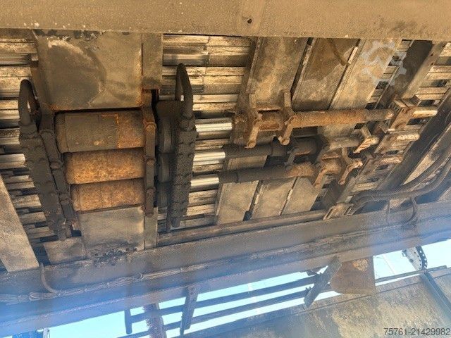 Walking floor semitrailer KRAKER CF 200  92 cbm