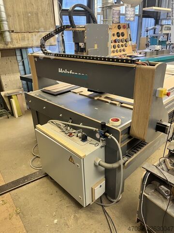 CNC-Bearbeitung  Holzfraese Speed 2513