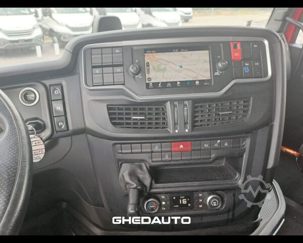 Standard SZM IVECO TRATTORE STRADALE IVECO S-WAY 480 CON ADR