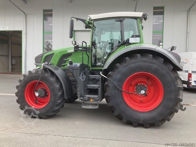 Traktoren (Schlepper) Fendt 824 Vario S4 ProfiPlus