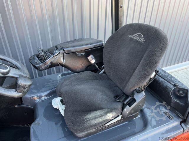 Electric 3-wheel forklift Linde E16-02