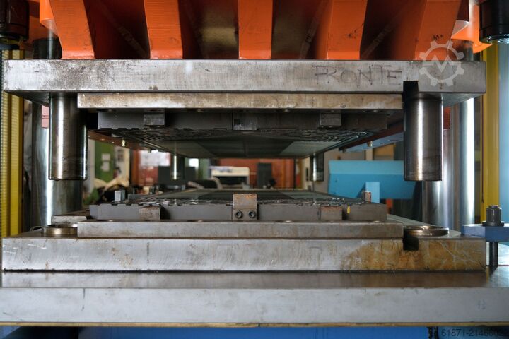 Presse 2000 Tonnen Tecnindustria srl APC 1500