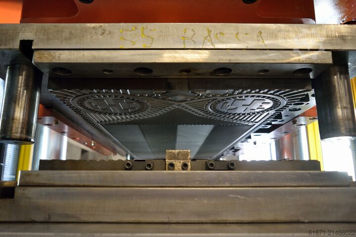 Presse 2000 Tonnen Tecnindustria srl APC 1500