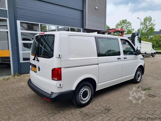 Delivery van Volkswagen Transporter 2.0 TDI 150 PK DSG Automaat Euro 6