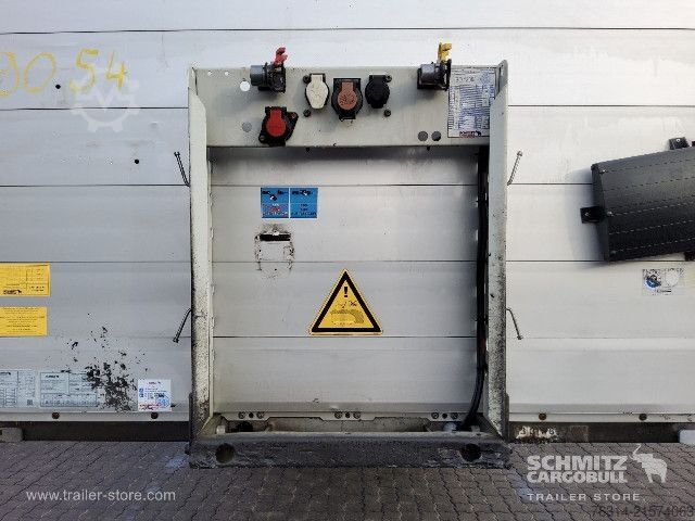 Auflieger mit Pritsche & Plane Schmitz Cargobull Curtainsider Mega Getränke