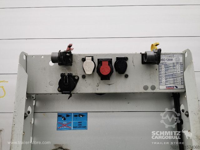 Auflieger mit Pritsche & Plane Schmitz Cargobull Curtainsider Mega Getränke