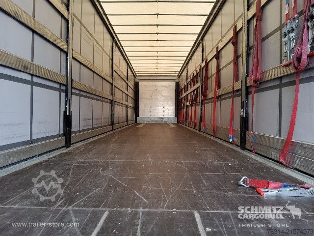 Auflieger mit Pritsche & Plane Schmitz Cargobull Curtainsider Standard Getränke