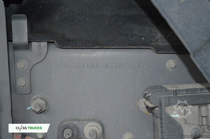 Standard tractor unit VOLVO FH 460 Globetrotter XL Varios i-Save