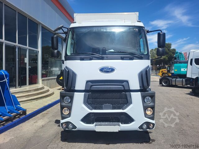 Box truck Ford Trucks 1842. Paquetero