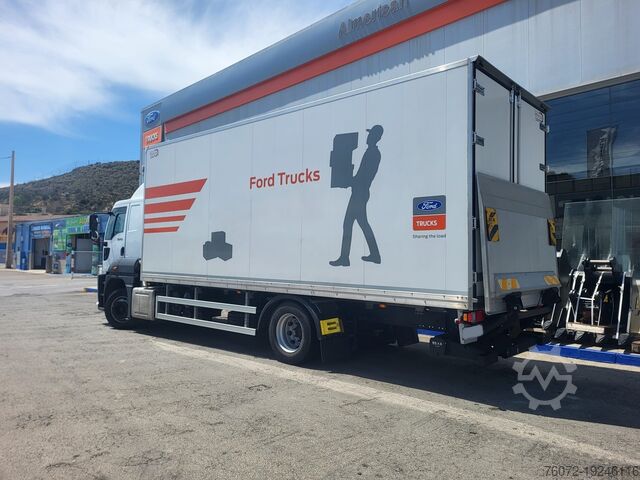 Box truck Ford Trucks 1842. Paquetero