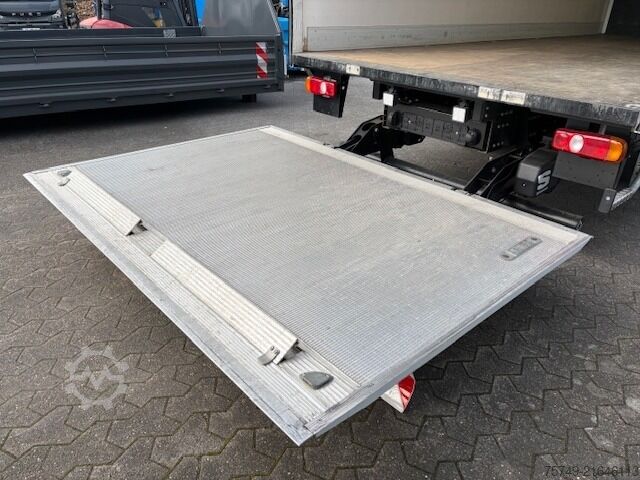 Transporter mit Koffer Fuso Canter 7C18 Aut., Koffer 6m LBW