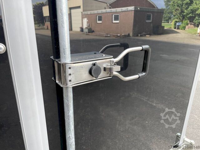 Box trailer Variant 2017 C3 EDITION 302X168X188CM 2000KG KOFFERANHÄNGER