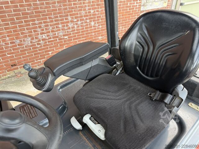 Electric 4-wheel forklift Linde E20PHL-00