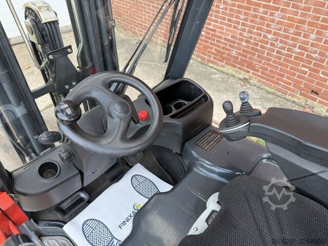 Electric 4-wheel forklift Linde E20PHL-00