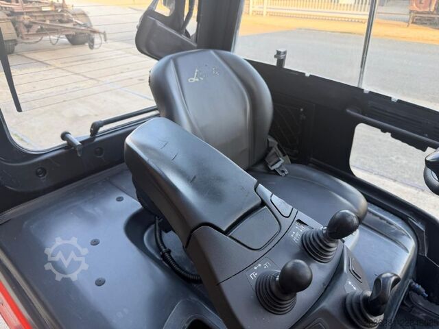 Electric 4-wheel forklift Linde E25L-01