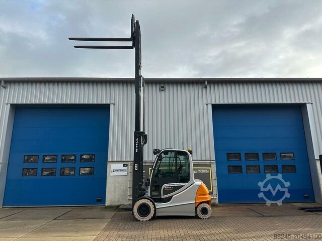 VS-22473 Electric triplex forklift Still RX60-50 with fork positioner STILL RX60-50
