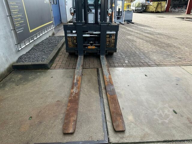 VS-22473 Electric triplex forklift Still RX60-50 with fork positioner STILL RX60-50