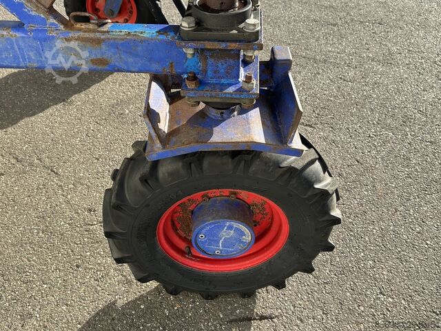 Harvesting trolley with Honda engine  