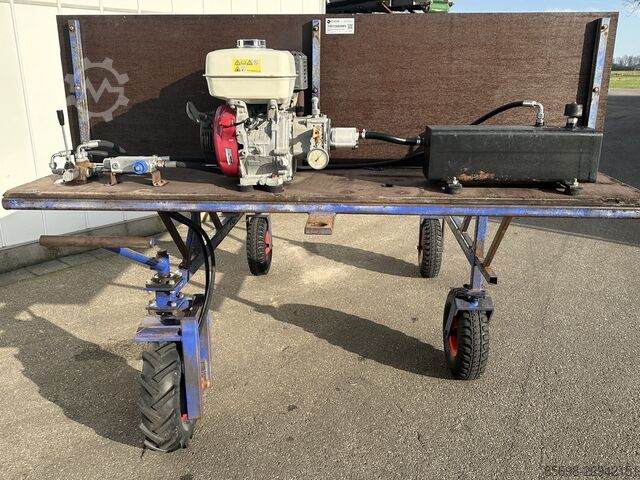 Harvesting trolley with Honda engine  
