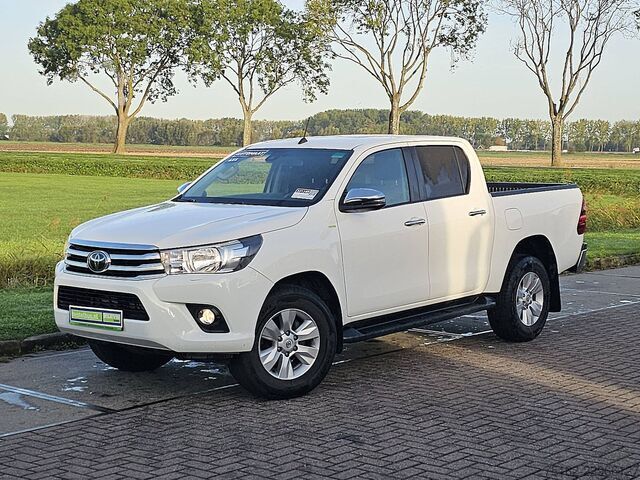 TOYOTA HI-LUX 2.4 EU net export price €19,950.00, AC, automatic transmission, EURO 6, tow bar, Bluet TOYOTA HI-LUX 2.4 EU netto exportprijs 19950,00 ac aut...