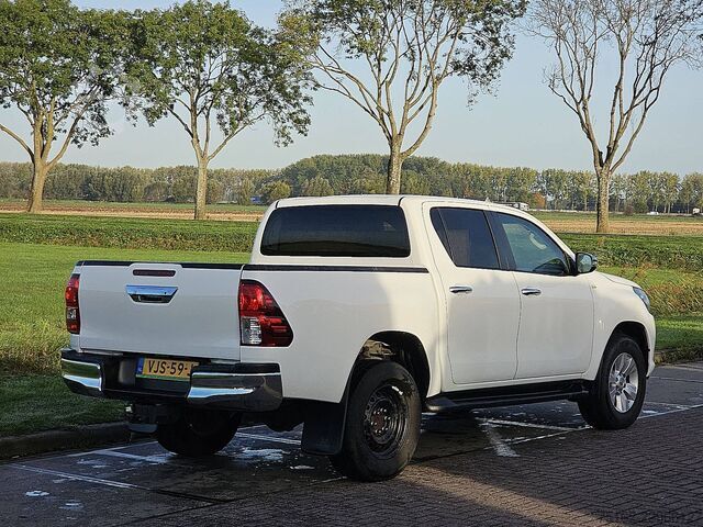 TOYOTA HI-LUX 2.4 EU net export price €19,950.00, AC, automatic transmission, EURO 6, tow bar, Bluet TOYOTA HI-LUX 2.4 EU netto exportprijs 19950,00 ac aut...
