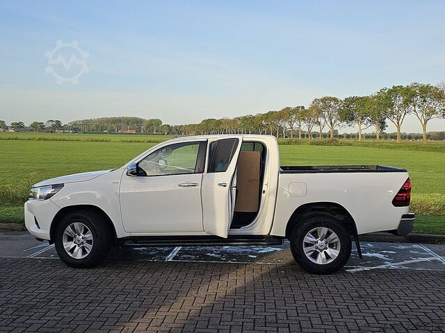 TOYOTA HI-LUX 2.4 EU net export price €19,950.00, AC, automatic transmission, EURO 6, tow bar, Bluet TOYOTA HI-LUX 2.4 EU netto exportprijs 19950,00 ac aut...